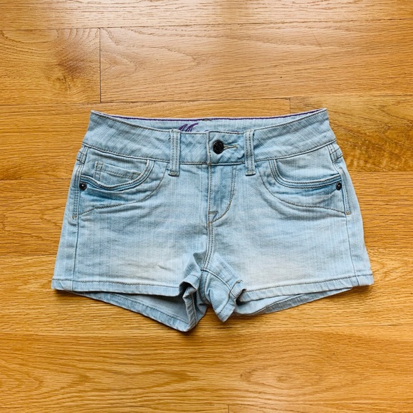 Delia’s Women’s Jean Shorts Light Blue - Picture 1 of 2